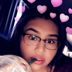 Meet your Posher, Lorena